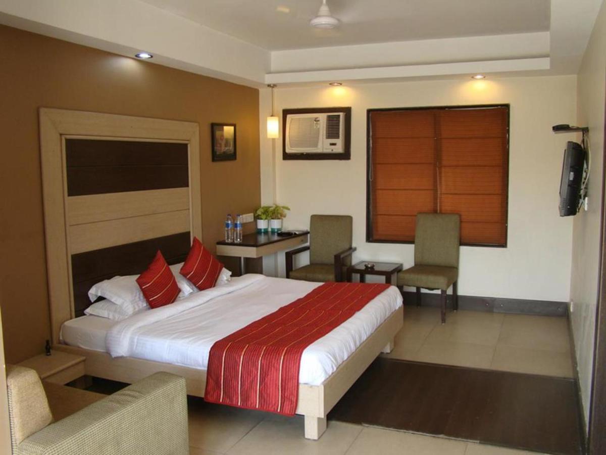 Hotel Pacific Inn Huda City Centre Gurgaon Esterno foto
