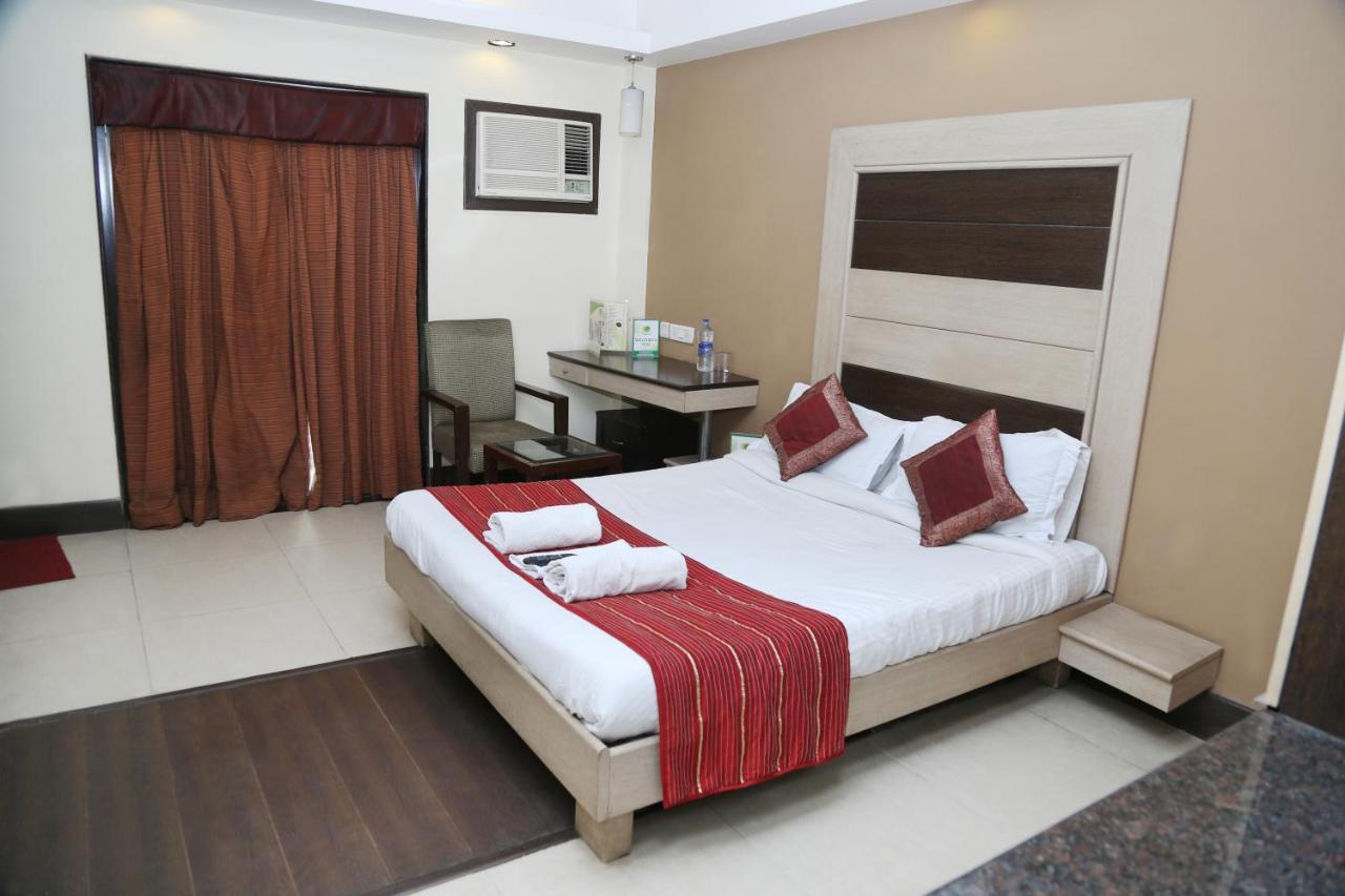 Hotel Pacific Inn Huda City Centre Gurgaon Esterno foto