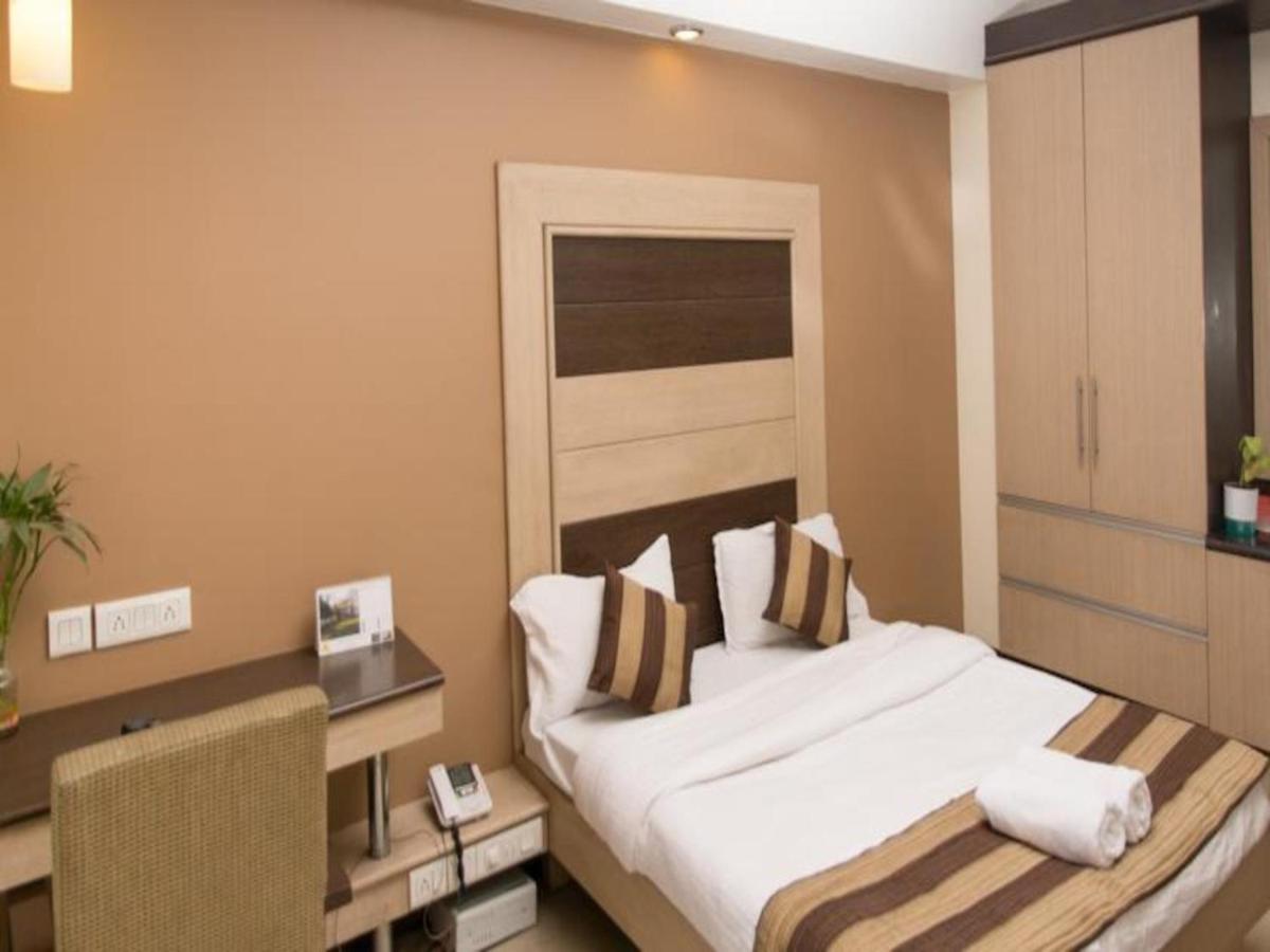 Hotel Pacific Inn Huda City Centre Gurgaon Esterno foto