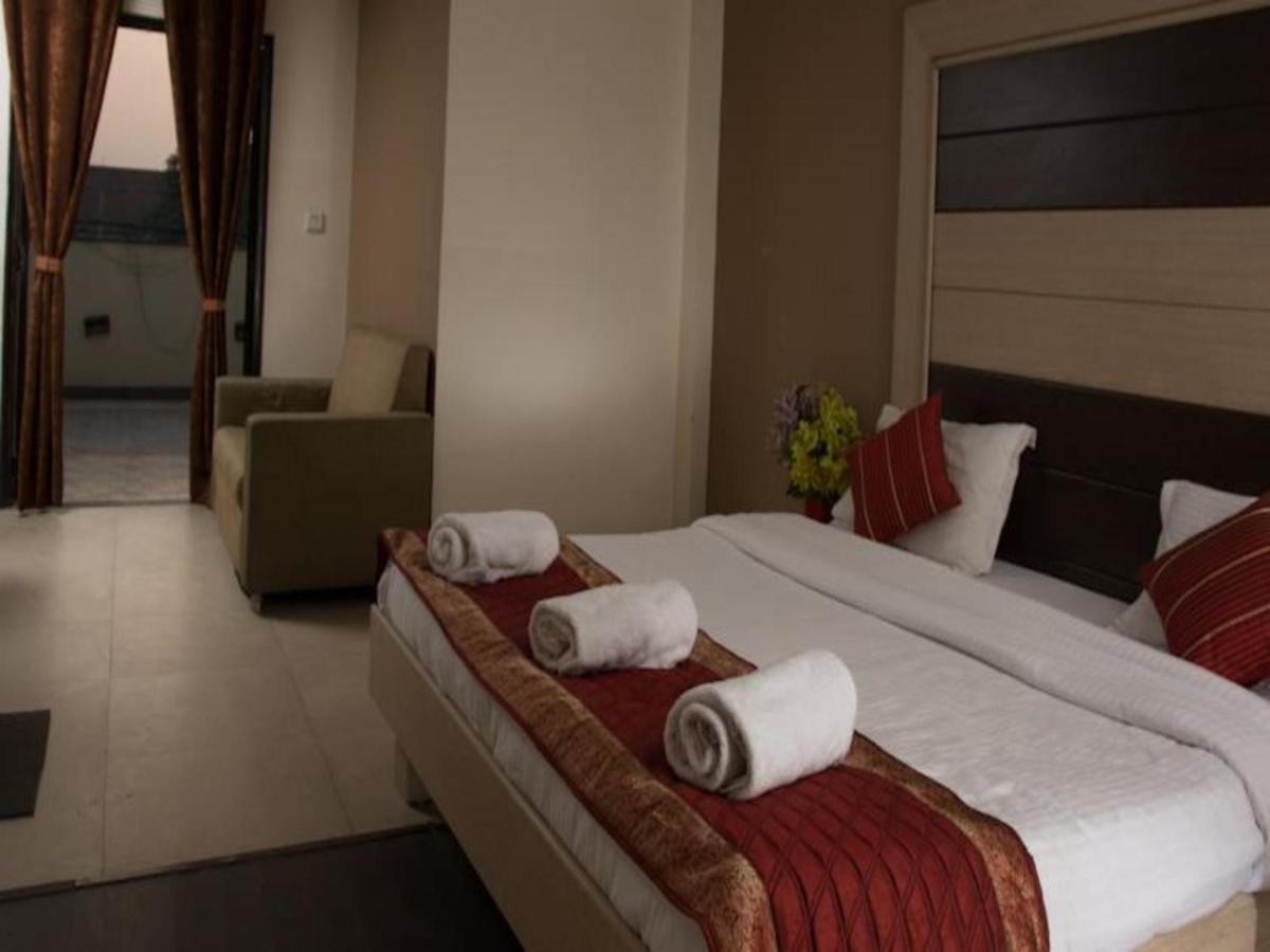 Hotel Pacific Inn Huda City Centre Gurgaon Esterno foto